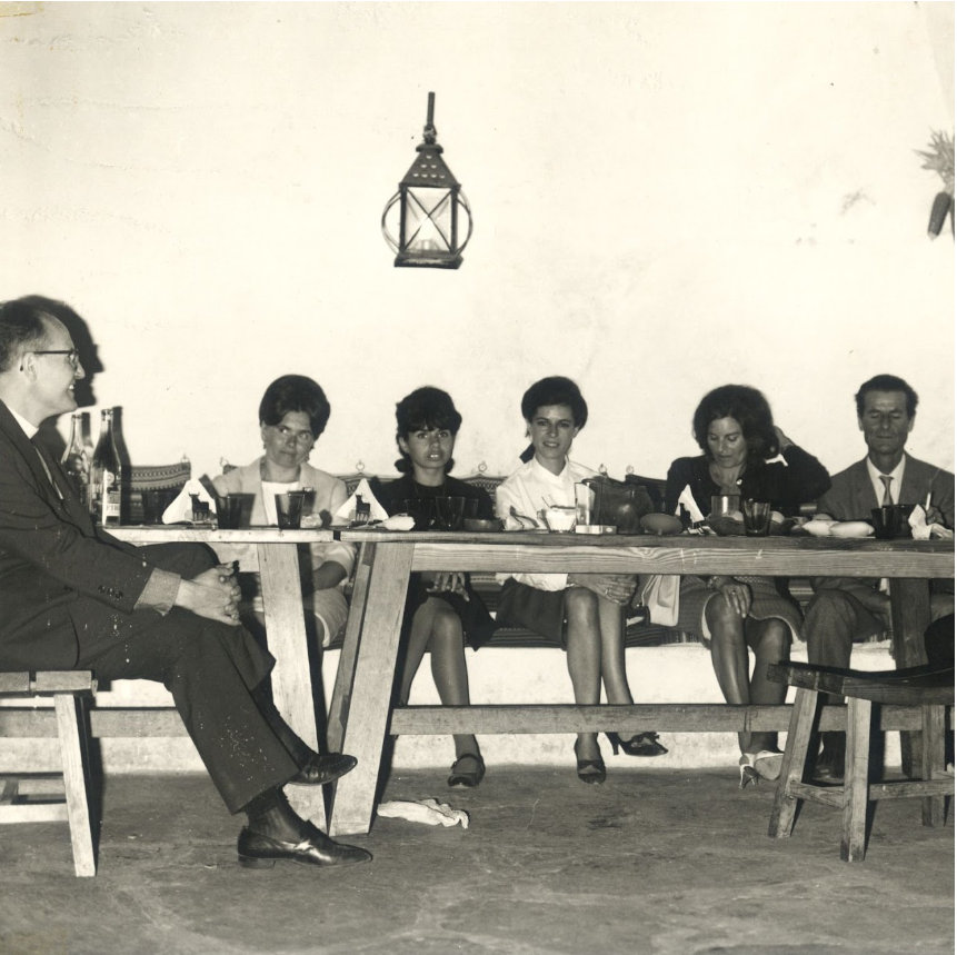 Francisco Villén Lucena S.J. y profesorado preparando el lanzamiento de los cursos de inglés