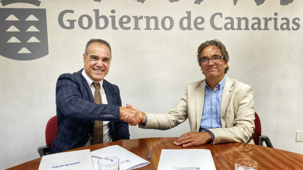 Firma de un Convenio para la divulgación del REF en Canarias