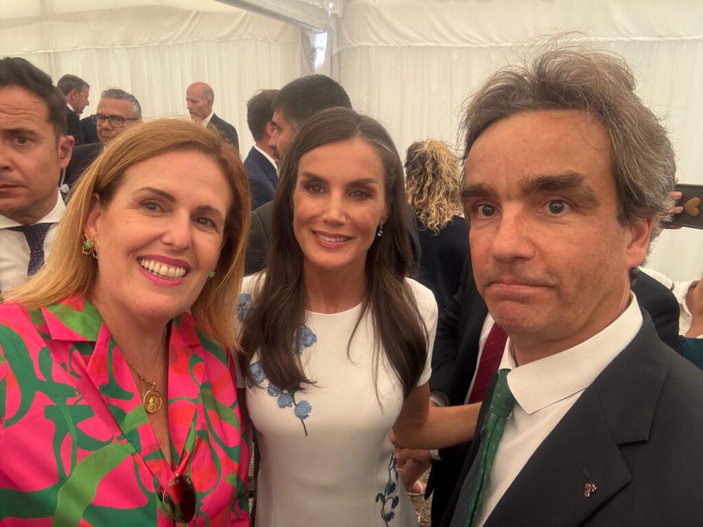 La Reina Leticia con ecca.edu en el día de las fuerzas armadas